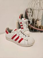 Adidas Superstar Gr. 35½ weiß rot Sneaker Turnschuhe Baden-Württemberg - Obersontheim Vorschau