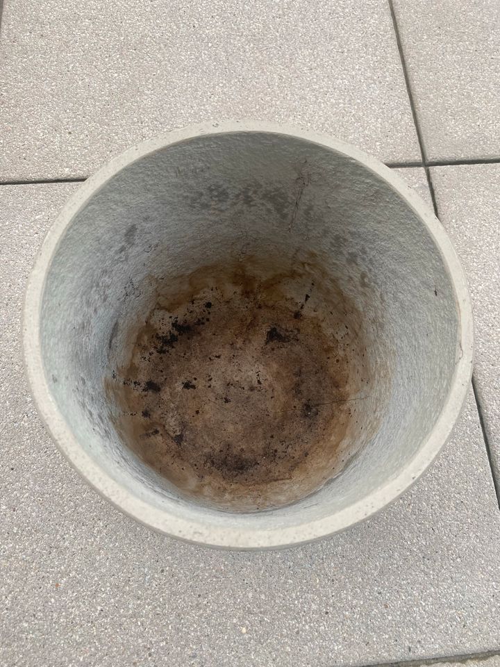 Großer Pottery Pot Blumentopf in Beton-Optik in München