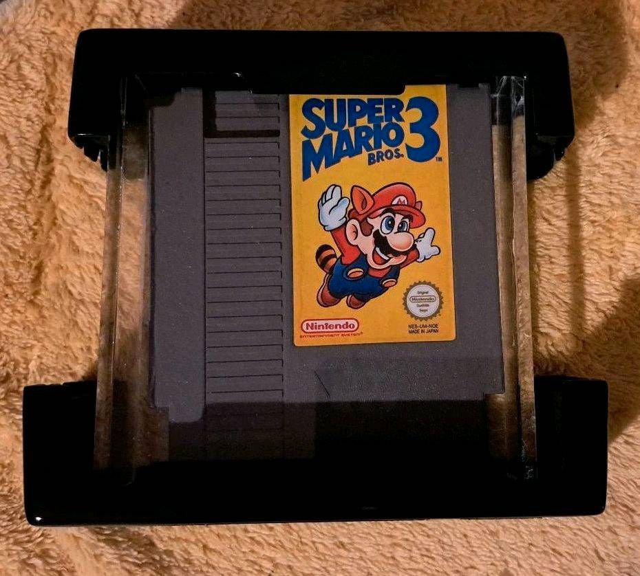 Original Nintendo NES Spiel Super Mario Bros. 3 Showcase Ständer in Halle