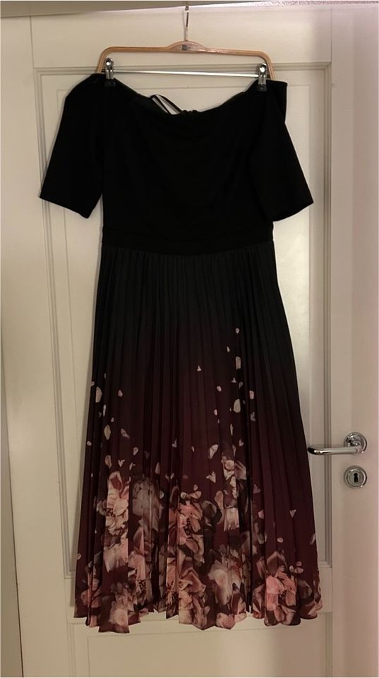 Schönes Midi-Kleid Plissee und Blumen british style Gr 38 in Lautertal