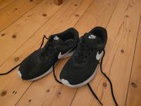 Nike Tanjun - Sneaker - Gr. 37,5 - Laufschuhe Sportschuhe Schleswig-Holstein - Ahrensburg Vorschau