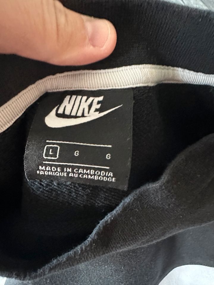 Nike Pullover in Frankfurt am Main