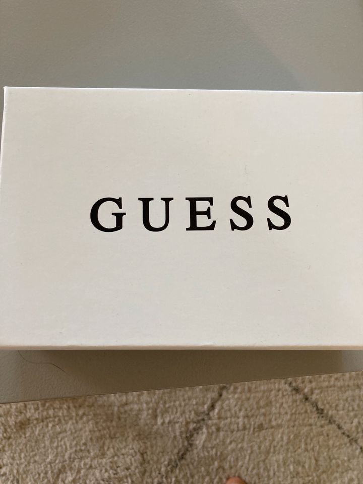 NEU Guess Ring breit in Klausen