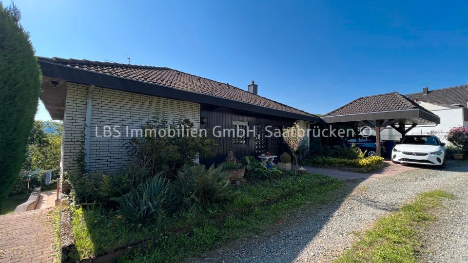 Bungalow in Höhenlage von Zweibrücken - 194 m² Wohnfläche - Einliegerwohnung - Garten - Carport in Zweibrücken