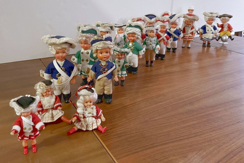 Karneval Püppchen Puppen Vintage Figuren Gruppe in Würselen