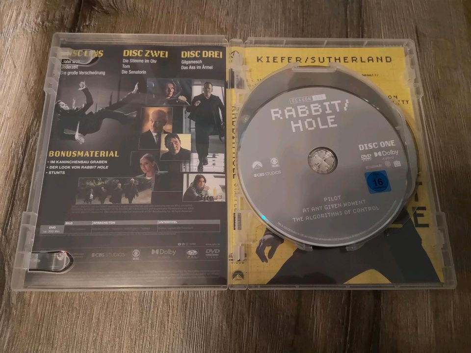 WIE NEU "Rabbit Hole" mit Sutherland Staffel 1 DVD Krimi-Serie in Vechta