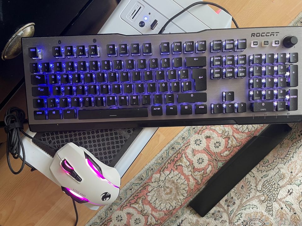 Gaming Tastatur und Maus+ Mousepad in Bremen