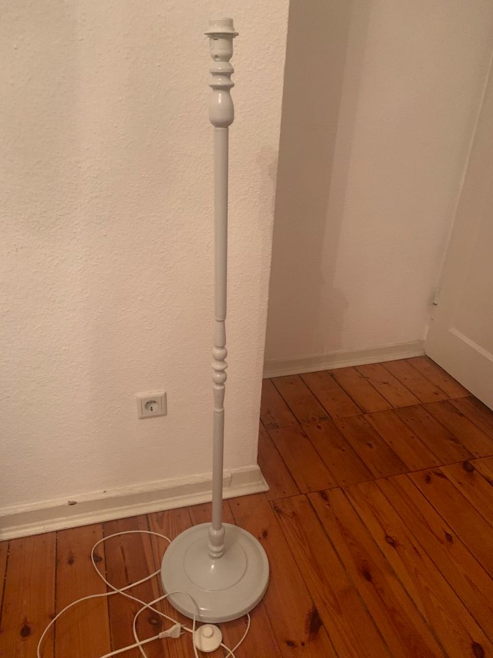 Stehlampe weiß ohne Schirm in Hannover