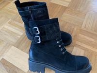 Boots S‘Oliver, schwarz, Gr 39, mit dezenter Strassapplikation Hessen - Kassel Vorschau