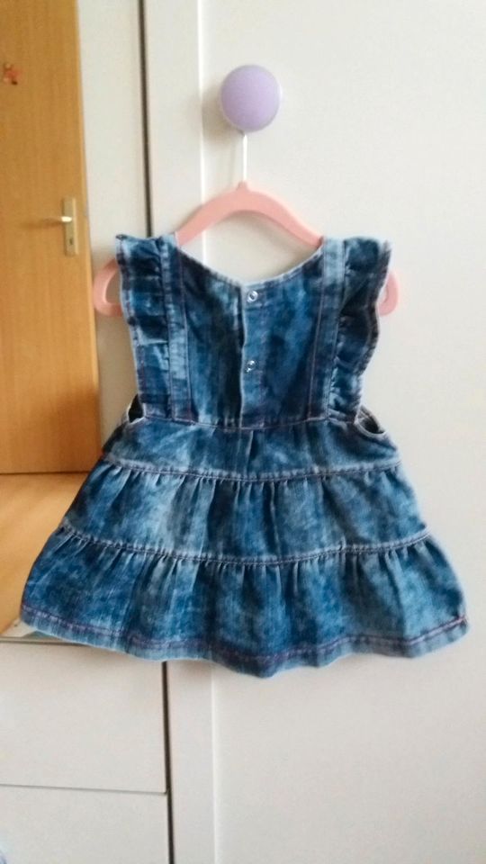 Baby Jeans Kleid Blumen blau rot Größe 80 86 in Bad Sülze