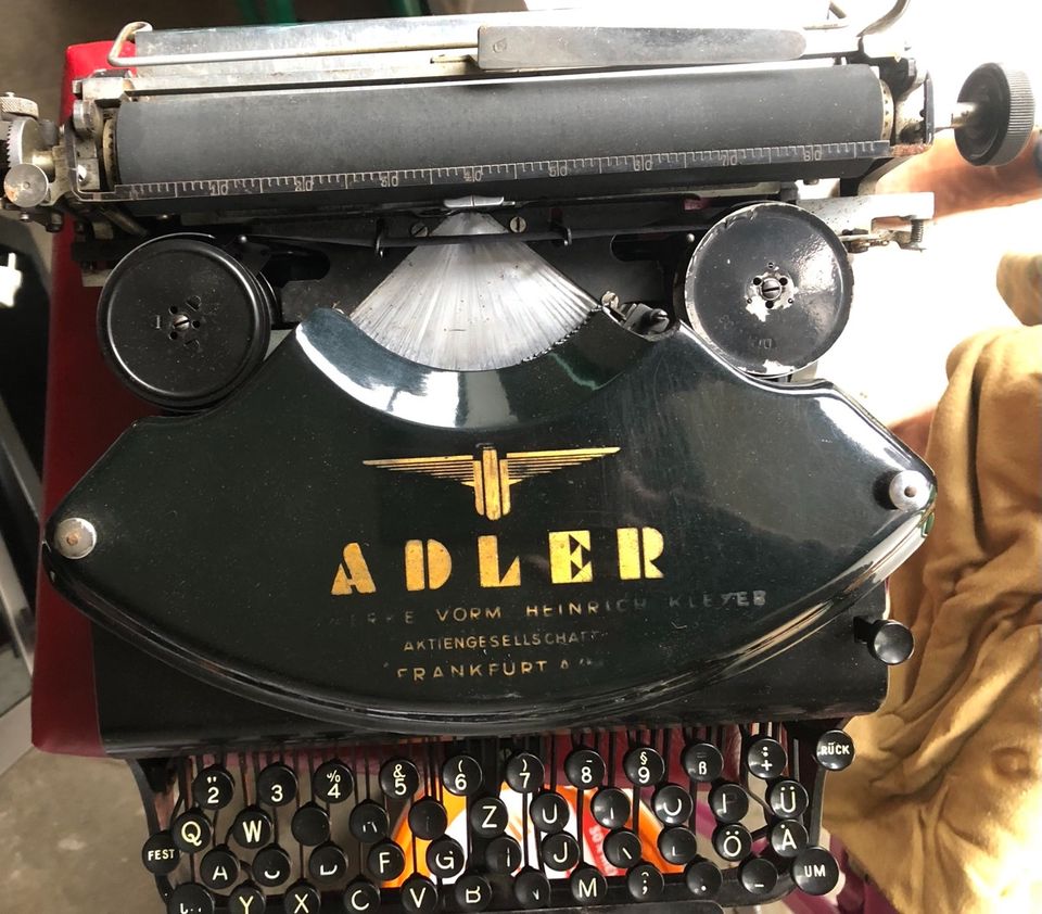 Adler Schreibmaschine alt Retro in Landshut