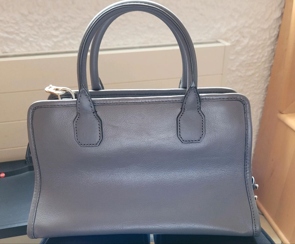 Handtasche Tasche von Karl Lagerfeld grau Leder Echtleder in Sulzbach (Saar)