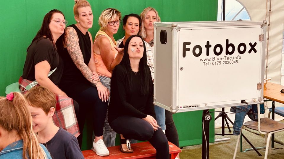 FOTOBOX mieten mit GreenScreen und 400 Bilder Fotodrucker. in Dessau-Roßlau