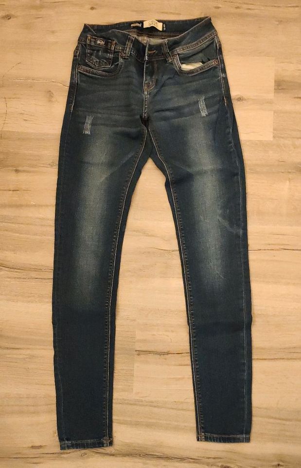 Jeans von Superdry Gr. 26/32 in Uedem