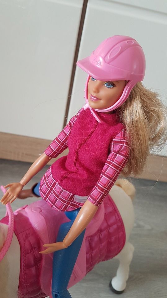 Barbie Traumpferd mit Reiterin von Mattel in Gelsenkirchen