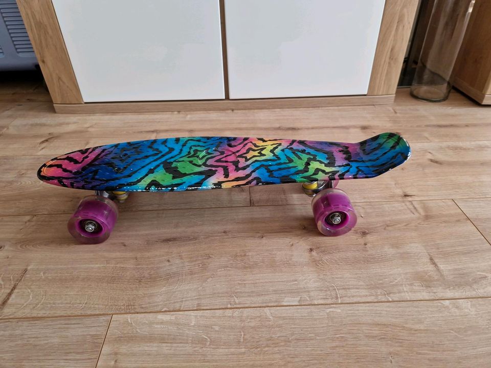 Skateboard mit led Rollen Pennyboard in Hamburg