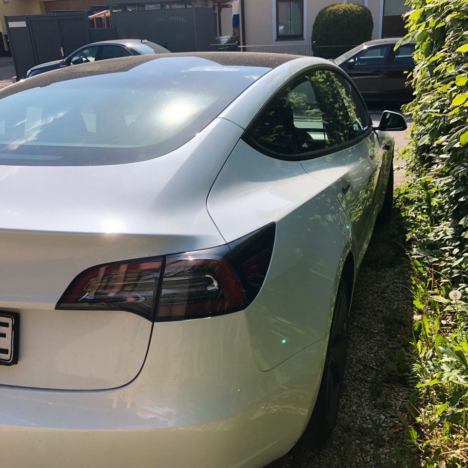 Tesla Model 3 RWD | 9.500 km| 11/2022 | wie neu in München