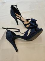 Abendschuhe High Heels Sandaletten Stiletto Gr. 40 nachtblau Nordrhein-Westfalen - Erkrath Vorschau