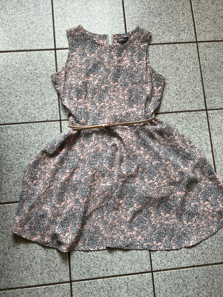 Sommerkleid von Apricot in Gr. M/L mit Gürtel in Wiesbaden