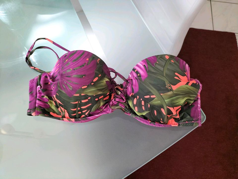 Bikini lila violett pink neon grün Tropical Hawaii in Schwieberdingen