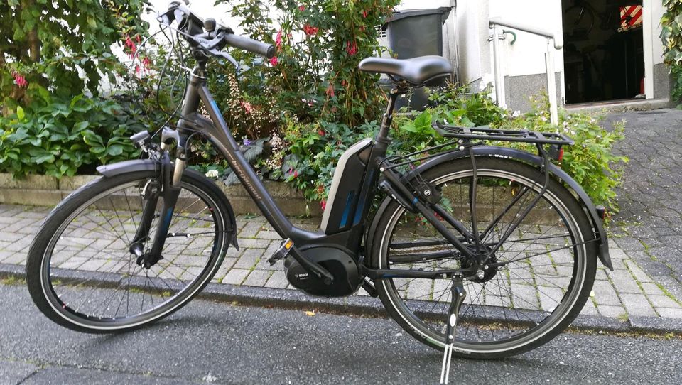 Damen Bergamont E-Bike Trekking 26 " in Siegen