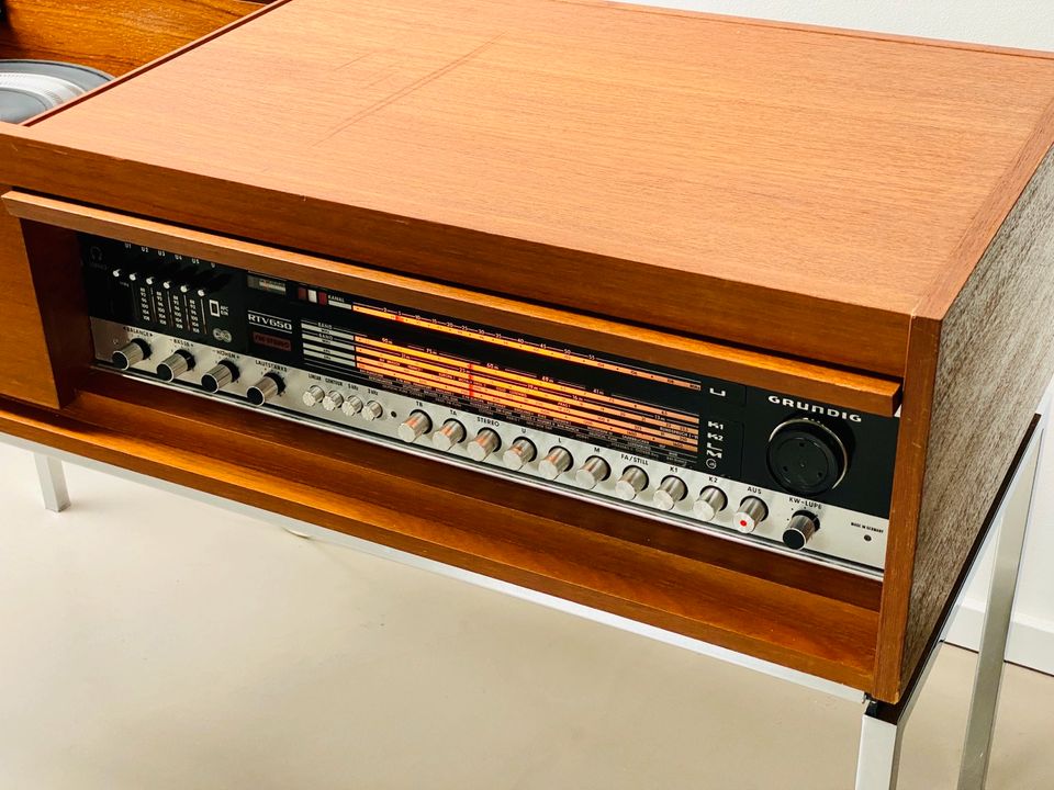 Grundig Studio 650 Plattenspieler Teak Dual Plattenspieler Radio in Auerbach (Vogtland)