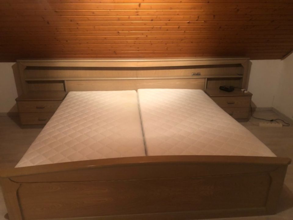 Schlafzimmer / komplett Bett, Schrank, Anrichte, Matratzen, Roste in Stadtallendorf