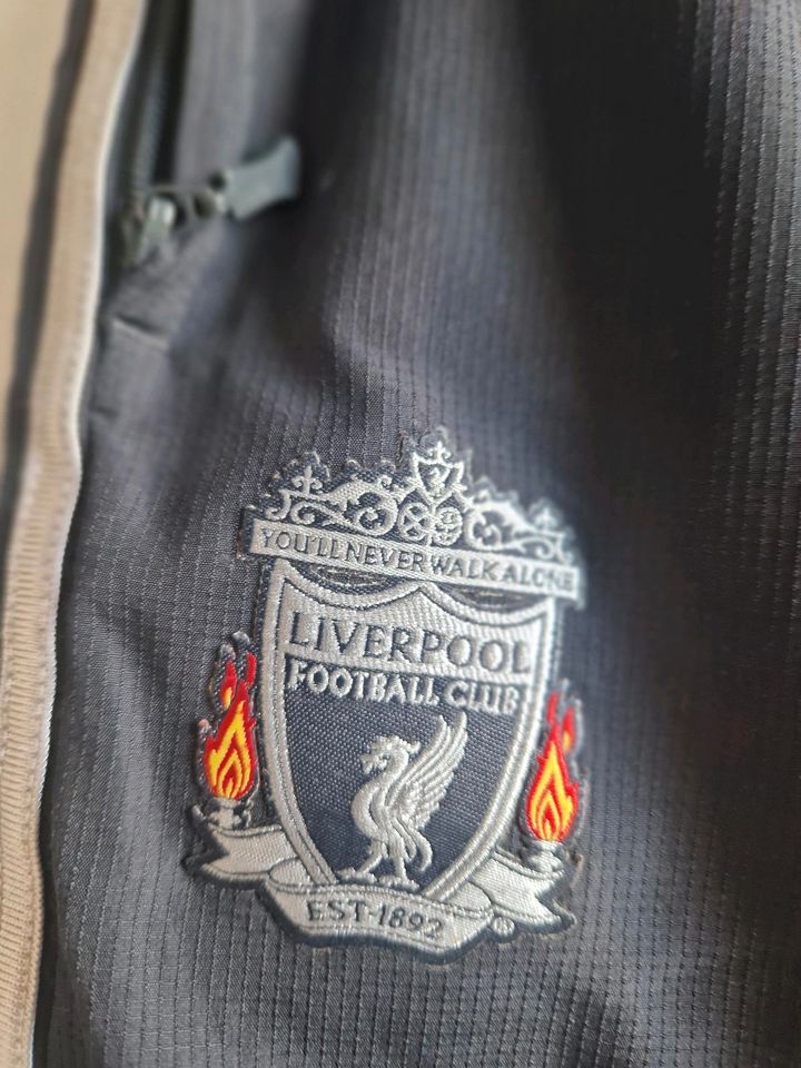 Liverpool Trainingshosen L/XL in Berlin