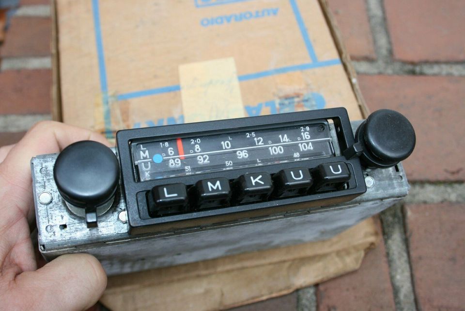 Neues Autoradio Blaupunkt Frankfurt Altbestand Porsche 911 etc. in Bremen