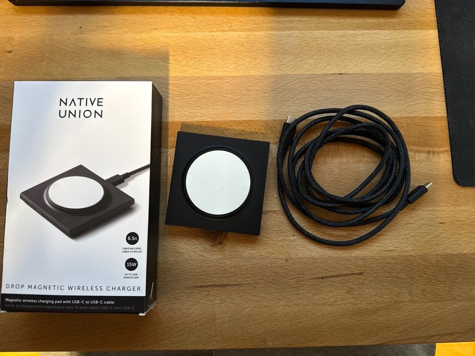 Native Union Drop Magnetic Wireless Charger (Magsafe Compatible) in München