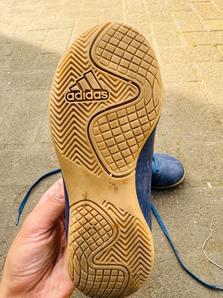 Adidas Fußballschuhe Gr. 28 in Saarbrücken