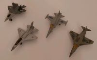 4 Flugzeuge Metall Militärflugzeuge  . Berlin - Köpenick Vorschau