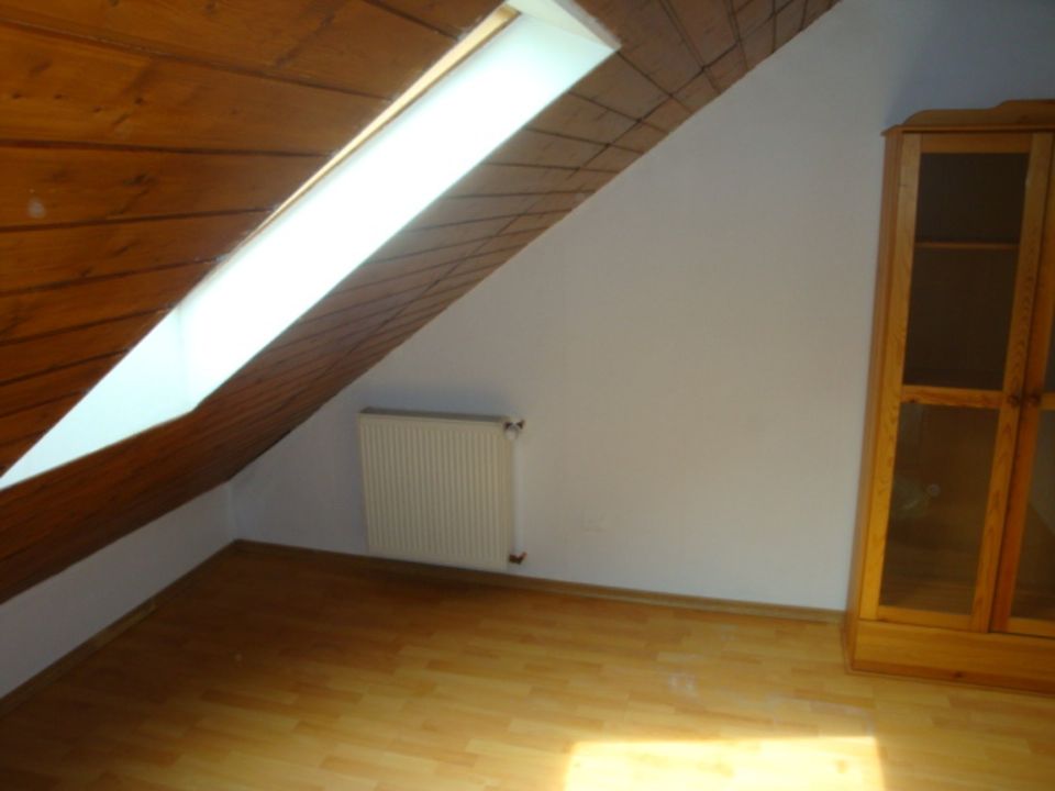 2-Zimmer DG-Wohnung, ruhige Lage von Privat in Hannover