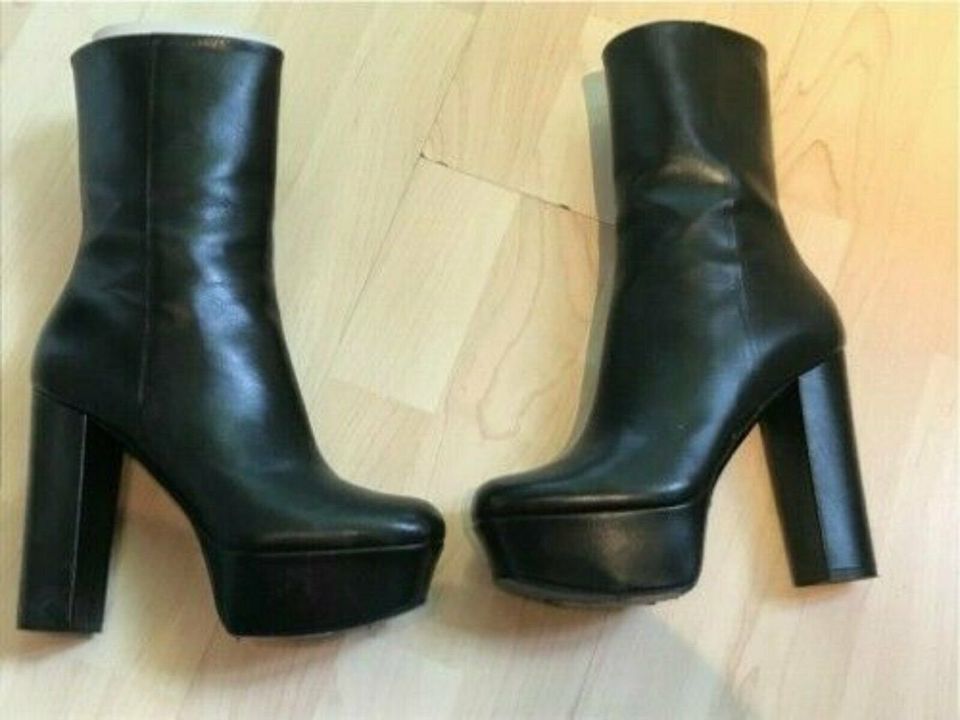 Damen GUCCI Stiefel / Gr 37,5 / Plateau Stiefeletten / schwarz in Krefeld