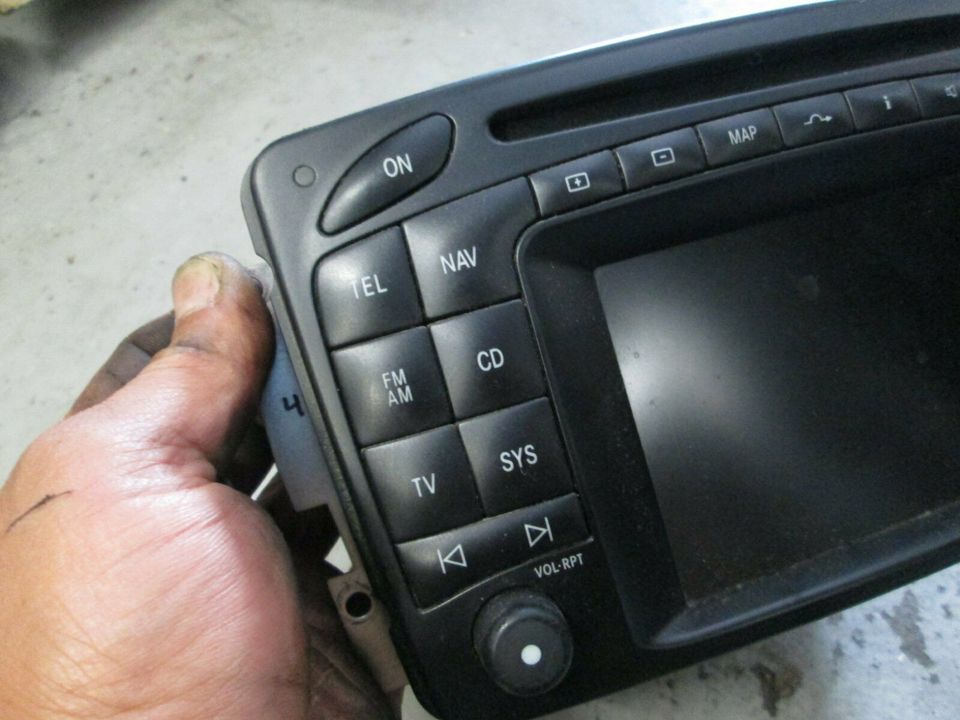 Mercedes CLK W209 C-Kl. W203 W639 Comand 2.0 Navigation Radio CD in Herten