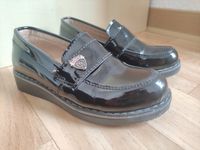 Kinder Schuhe Slipper Lack für besondere Anlässe Gr. 26 Nordrhein-Westfalen - Voerde (Niederrhein) Vorschau