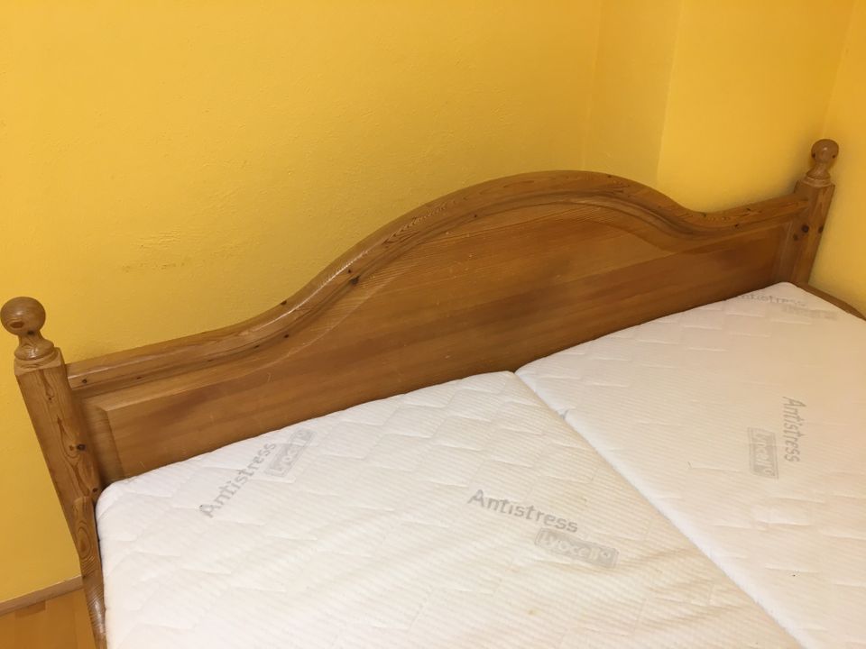 Bettgestell massiv Fichte/Tanne (nur Gestell) Doppelbett 190x210 in Leverkusen