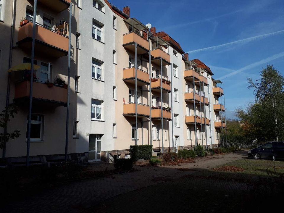 W2050 - 2RW mit Balkon und Stellplatzmöglichkeit in Riesa