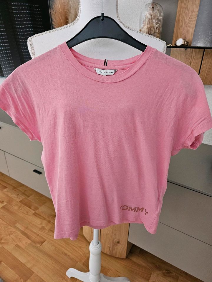 T-shirt von Tommy Hilfiger Gr. 164 neuwertig in Laupheim