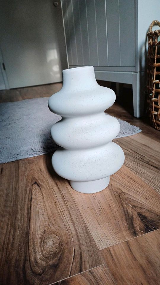 Vase modern weiß Stein 30cm in Marl