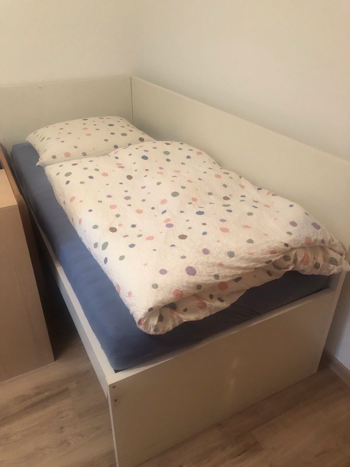 Bett, Einzelbett, Jugendbett 2m x 0,90m in Ludwigsburg