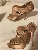 Prada Heels Roségold, 13 cm Absatz, OVP & Beutel, Gr. 37 Berlin - Wilmersdorf Vorschau
