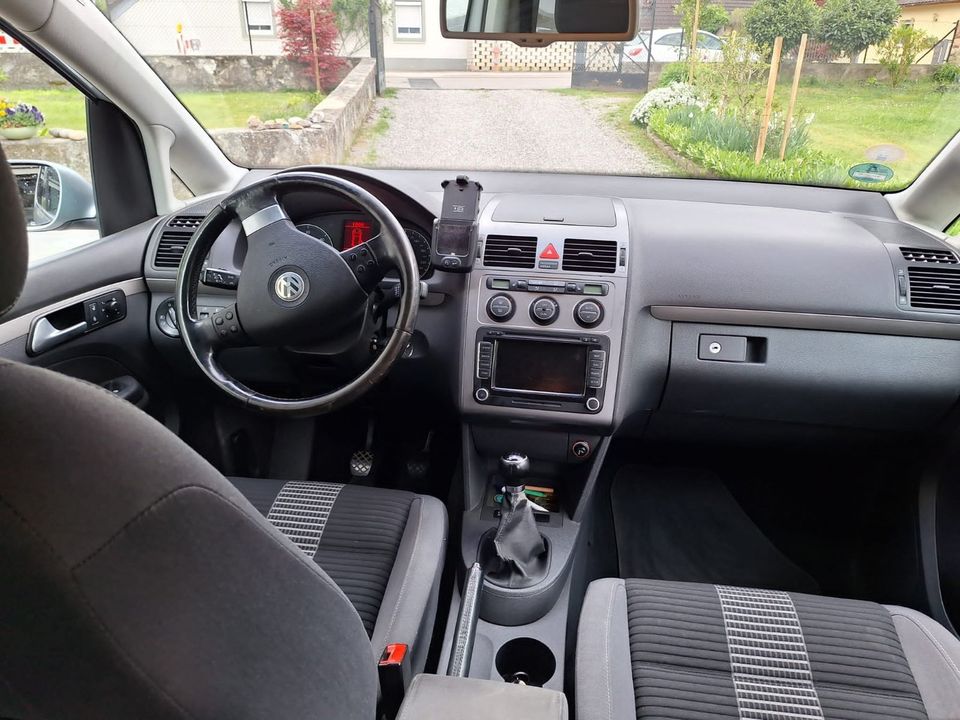 VW Touran UNITED 2.0 TDI in Buggingen