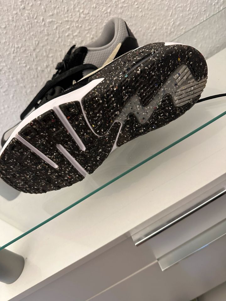 Nike Schuhe 38 in Berlin