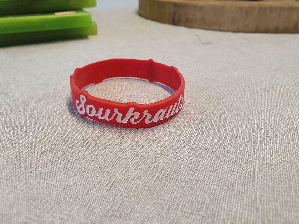 Sourkrauts Armband Weihnachtsedition in Bernau