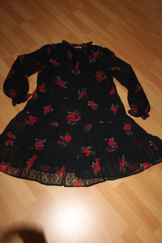 Wunderschönes schwarz-rotgeblümtes Kleid in Gr. 40 in Kläden