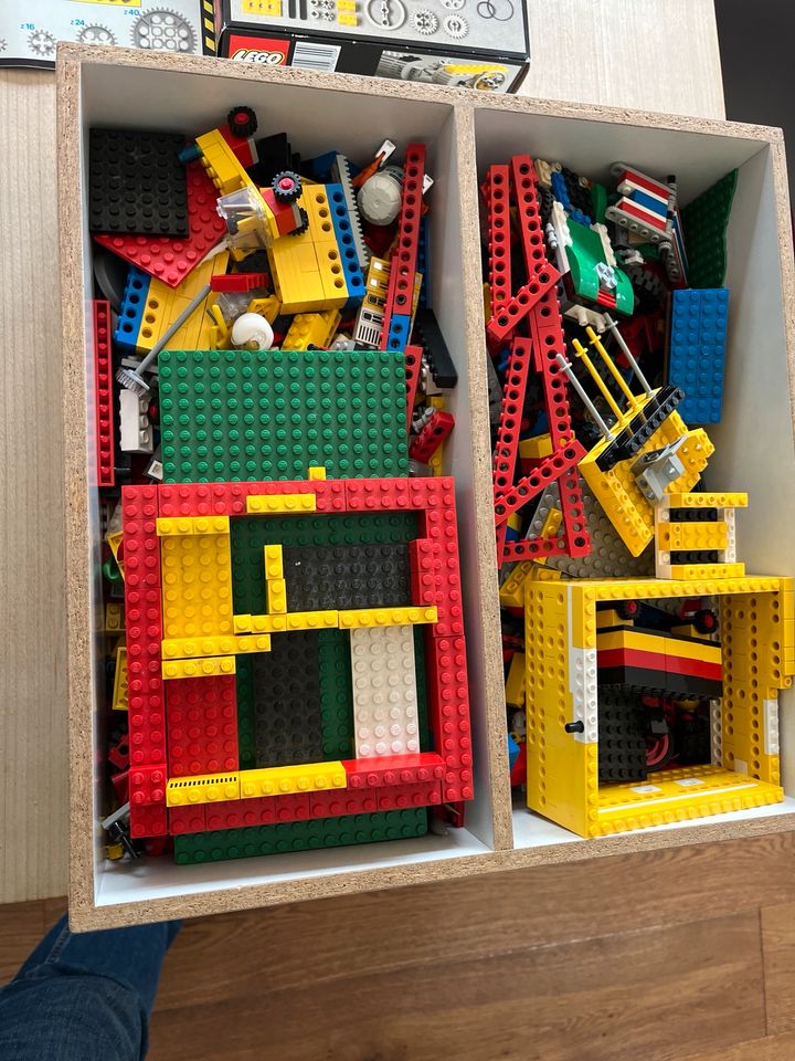 Lego mit vielen Steinen und Lego-Technik in Stephanskirchen