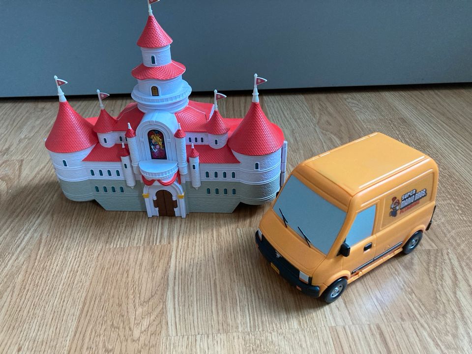 Nintendo SuperMario MiniVan+ PeachSchloss in Borna