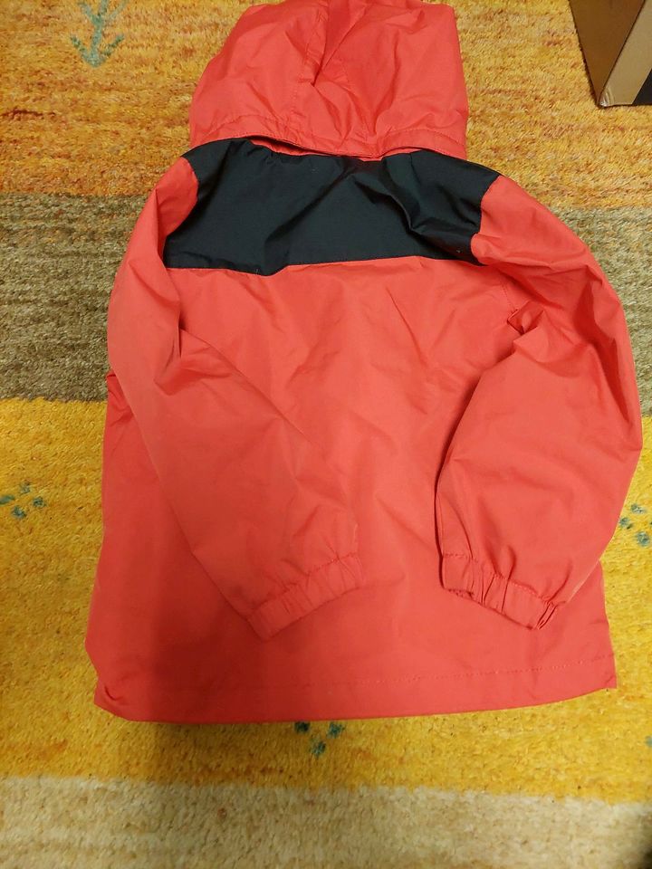 Übergangsjacke Windbreaker H&M in Größe 110 in Möckmühl