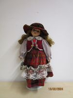BRU35: Vintage Sammlerpuppe Porzellan in rot-kariertem Kleid Sachsen - Plauen Vorschau
